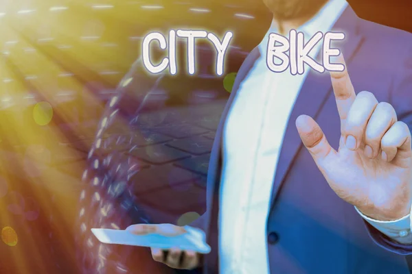 Escritura a mano conceptual que muestra City Bike. Muestra de fotos de negocios diseñada para paseos cortos regulares a través de áreas urbanas igualmente planas . — Foto de Stock
