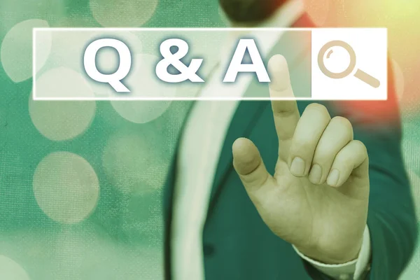 Textskylt som visar Q and A. Konceptuell bild en tidsperiod eller ett tillfälle när någon svarar på frågor. — Stockfoto