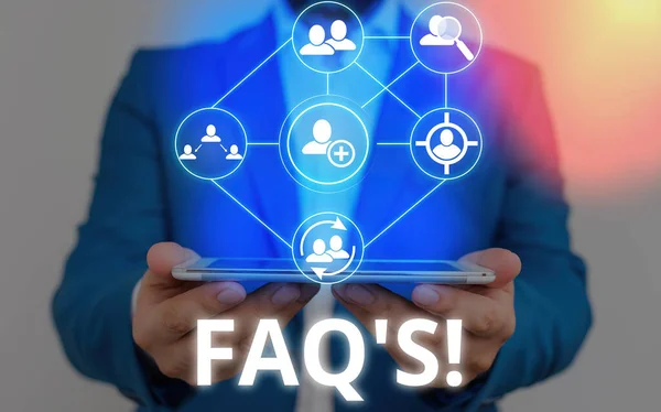 Sms met Faq erop. Conceptuele foto Een lijst van vragen en antwoorden met betrekking tot een bepaald onderwerp. — Stockfoto