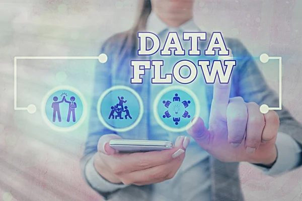 Nota de escritura que muestra Data Flow. Foto comercial que muestra el movimiento de los datos a través de un sistema compuesto por software . —  Fotos de Stock