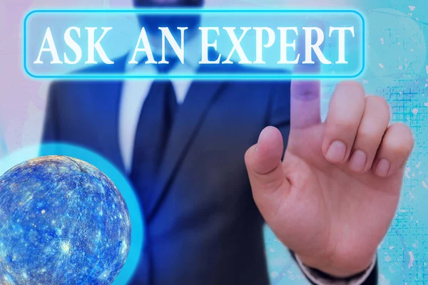 Schrijfbriefje met Ask An Expert. Zakelijke foto presentatie te raadplegen iemand die vaardigheid heeft over iets of goed geïnformeerd Elementen van dit beeld geleverd door NASA. — Stockfoto