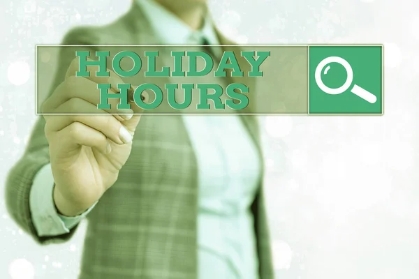 Word pisanie tekstu Holiday Hours. Koncepcja biznesowa dla pracownika otrzymuje dwa razy normalne wynagrodzenie za wszystkie godziny. — Zdjęcie stockowe