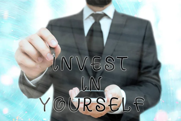 Handstilstexten Invest In Yourself. Begreppet att skaffa sig en coach eller en utbildning för att lära sig nya saker. — Stockfoto