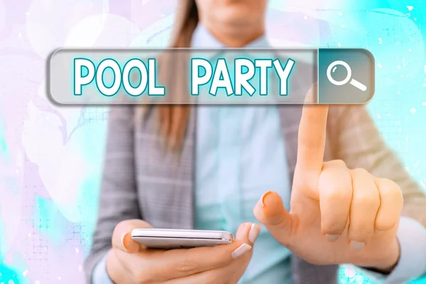 Συγγραφή κειμένου που γράφει Pool Party. Έννοια σημαίνει γιορτή που περιλαμβάνει δραστηριότητες σε μια πισίνα. — Φωτογραφία Αρχείου