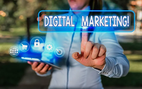 Texto de escritura Digital Marketing. Concepto que significa productos o servicios de mercado que utilizan tecnologías en Internet . — Foto de Stock