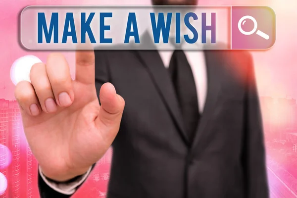 Escribiendo una nota que muestra Make A Wish. Foto de negocios mostrando el deseo de una situación que es diferente de la que existe . —  Fotos de Stock