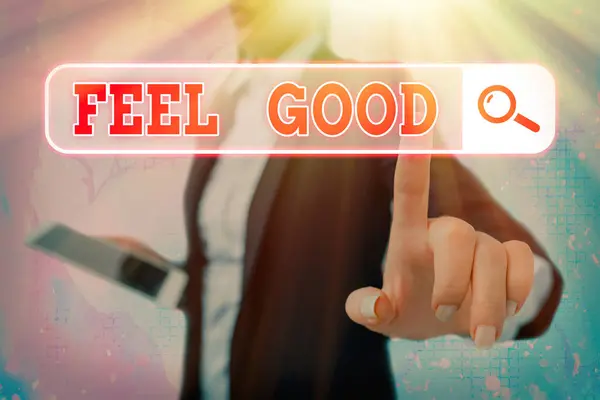 Schrijfbriefje met Feel Good. Zakelijke foto presentatie met betrekking tot of het bevorderen van een vaak misleidend gevoel van tevredenheid. — Stockfoto