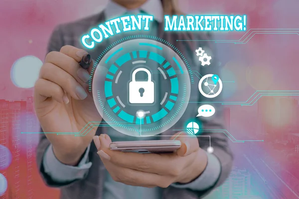 Tekst schrijven Content Marketing. Business concept voor omvat het creëren en delen van online materiaal. — Stockfoto