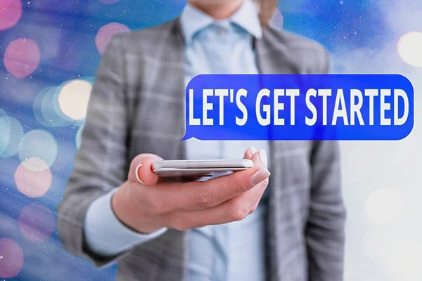 Escrita de mão conceitual mostrando Let S Is Get Started. Foto de negócios mostrando para começar a fazer ou trabalhar em algo que você tinha começado . — Fotografia de Stock