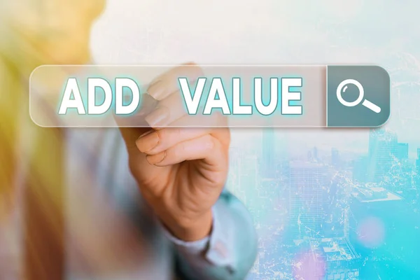 Текст для записи слов Add Value. Бизнес-концепция для улучшения или дополнения чего-то, что делает его более ценным . — стоковое фото