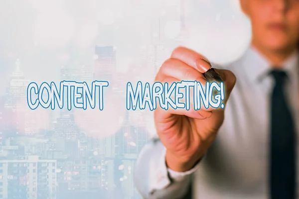 Tekst schrijven Content Marketing. Business concept voor omvat het creëren en delen van online materiaal. — Stockfoto