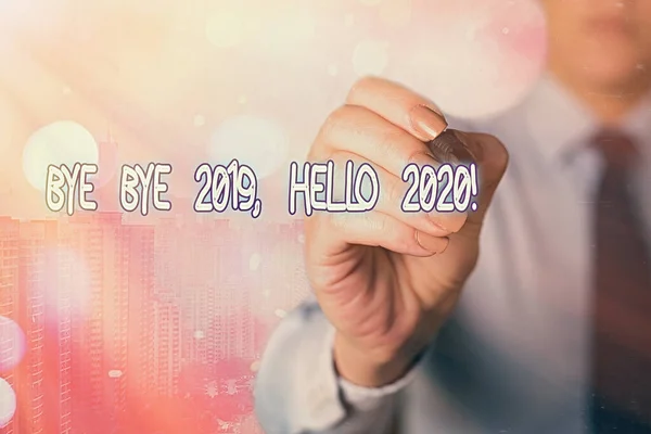 Текст написання слів "Bwell Bye 2020 Hello 2020". Концепція бізнесу для прощання з минулим роком і привітання ще одного хорошого . — стокове фото
