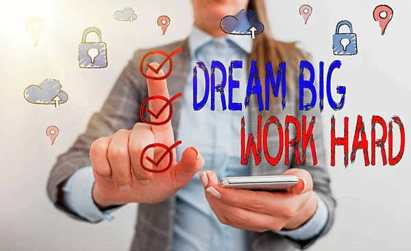 Handschrift tekst schrijven Dream Big Work Hard. Concept betekent Geloof in jezelf en volg de dromen en doelen. — Stockfoto