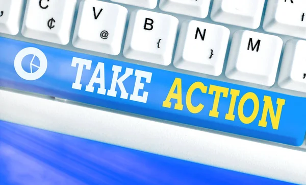 Textskylt som visar Take Action. Konceptuell foto för att göra något eller agera för att få ett visst resultat. — Stockfoto