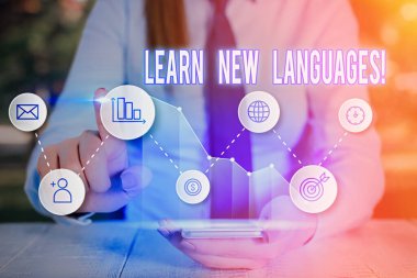 Kelime yazma metni Yeni Diller Öğrenin. Yabancı dilde iletişim kurma yeteneği geliştirme konsepti.