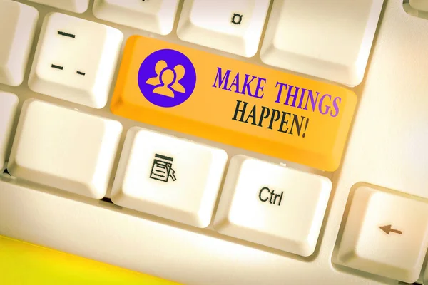 Signo de texto que muestra Make Things Happen. Foto conceptual tendrá que hacer grandes esfuerzos con el fin de lograrlo . — Foto de Stock