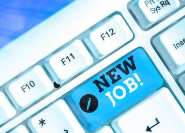 Kelime yazma metni Yeni İş. Yakın zamanda düzenli istihdam ücretlerini ödemeye yönelik iş kavramı.