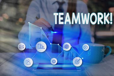 Teamwork'i gösteren metin işareti. Kavramsal fotoğraf, özellikle etkili ve verimli olduğunda grubun karma eylem.