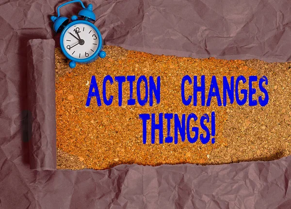Escrever uma nota mostrando Action Changes Things. Foto de negócios mostrando começar a fazer algo contra a resolução do problema ou alcançá-lo . — Fotografia de Stock