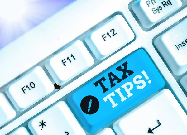 Texto para escrita de palavras Tax Tips. Conceito de empresa para contribuição obrigatória para as receitas do Estado cobradas pelas administrações públicas . — Fotografia de Stock