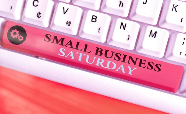 Texto para escrita de palavras Small Business Saturday. Conceito de negócio para férias de compras americanas realizadas durante o sábado . — Fotografia de Stock
