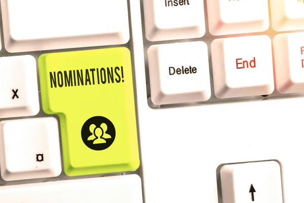 Escribiendo nota mostrando nominaciones. Foto de negocios mostrando la acción de nominación o el estado que es nominado para el premio . —  Fotos de Stock