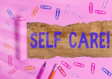 Kişisel Bakım 'ı gösteren kavramsal el yazısı. Eylemleri koruma ya da iyileştirme amaçlı iş fotoğrafı gösterimi pratiği.