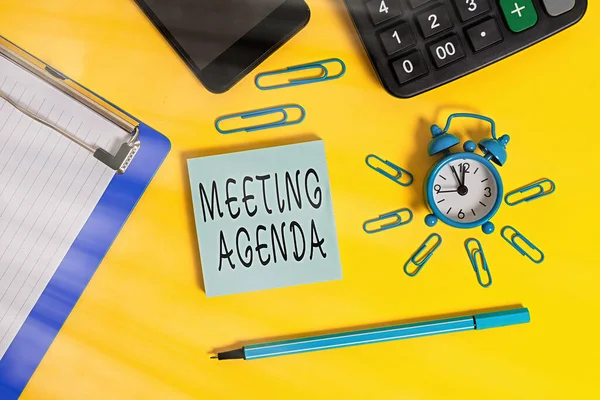 Handschriftlicher Text Meeting Agenda. Konzept, was die Teilnehmer bei einem Treffen zu erreichen hoffen Alarmklemmbrett Clips Smartphone Marker Calculator Notizblock Farbhintergrund. — Stockfoto