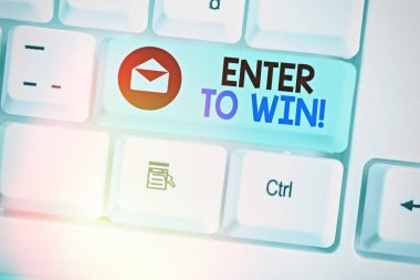Enter To Win'i gösteren not yazma. Ödül kazanma ödülü için bir değer alışverişi gösteren iş fotoğrafı.