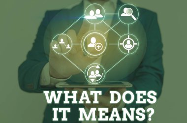 Kelime yazma metni, ne anlama geldiği sorusu. Birine anlam sormanın iş konsepti. Bir şey söylenmiş ve sen anlamıyorsun..