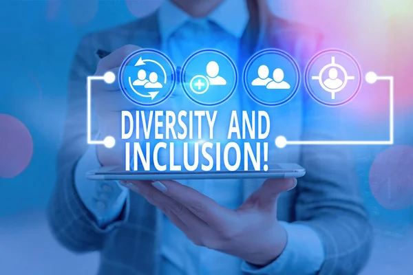 Texto de escritura de palabras Diversidad e inclusión. Concepto de negocio para la diferencia de rango incluye raza etnia género . —  Fotos de Stock