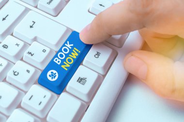 Şimdi Kitap'ı gösteren metin işareti. Zaten satın almış çünkü yer olması garanti kavramsal fotoğraf.