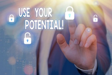 Potansiyelinizi Kullan'ı gösteren metin işareti. Kavramsal fotoğraf, mümkün kılan kadar doğal yetenek elde.