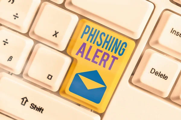 Konzeptionelle Handschrift, die Phishing Alert zeigt. Geschäftsfotos zeigen betrügerischen Versuch, an sensible Informationen zu gelangen. — Stockfoto