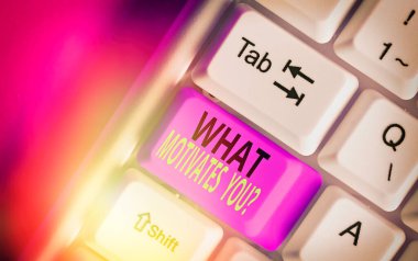 Youquestion 'u motive eden el yazısı metni. Kavram demek, neden her sabah uyanmak istediğini bilmek demek..