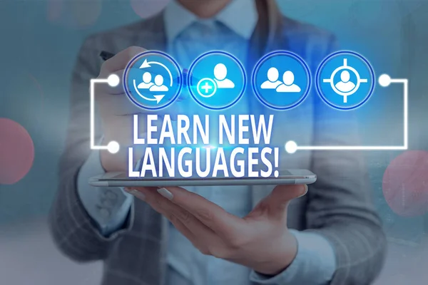 Texto de escritura de palabras Aprender nuevos idiomas. Concepto empresarial para el desarrollo de la capacidad de comunicación en lengua extranjera . —  Fotos de Stock