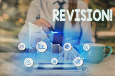 SMS işareti Revision 'ı gösteriyor. Denetleme ya da muhasebe gibi birini gözden geçirme kavramsal fotoğraf eylemi.