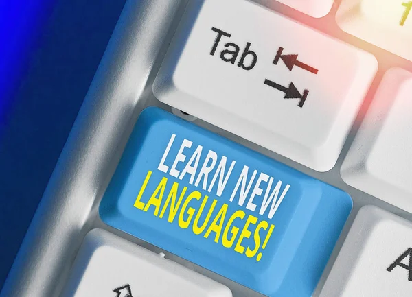 Texte d'écriture Word Apprendre de nouvelles langues. Concept d'entreprise pour développer la capacité de communiquer en langue étrangère . — Photo