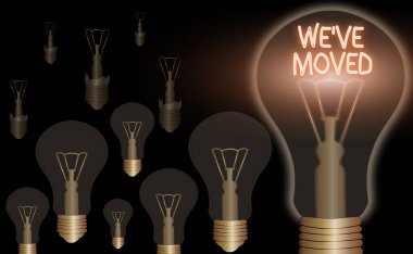 Taşıdığımız Kelime Yazma metni. Bir konuttan diğerine gitmek için iş konsepti.