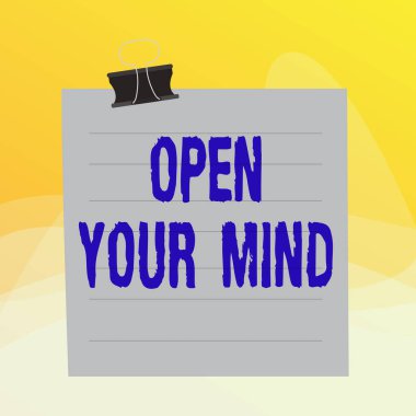 Zihnini Aç 'ı gösteren bir not yazıyorum. Kağıt satırları bağlayıcı süp not defteri renk arkaplanını anlayabilmek için iş fotoğrafı gösterimi.