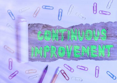 Metin işareti sürekli gelişim gösteriyor. Ürün ve süreçleri geliştirmek için kavramsal fotoğraf sürmekte olan çaba.