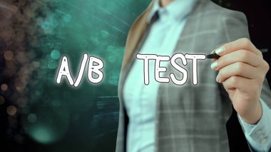 A ya da B testini gösteren not yazıyorum. Tüketicilerin ürünler arasında tercihlerini belirlemek için iş fotoğraflama testi.