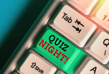 El yazısı metin yazma Quiz Night. Kavram anlamı bireyler arasında akşam testi bilgi yarışması.