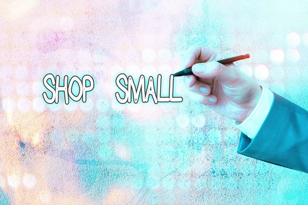 Conceptuele handschrift tonen Shop Small. Zakelijke foto tekst landelijke beweging die kleine bedrijven elke dag viert. — Stockfoto