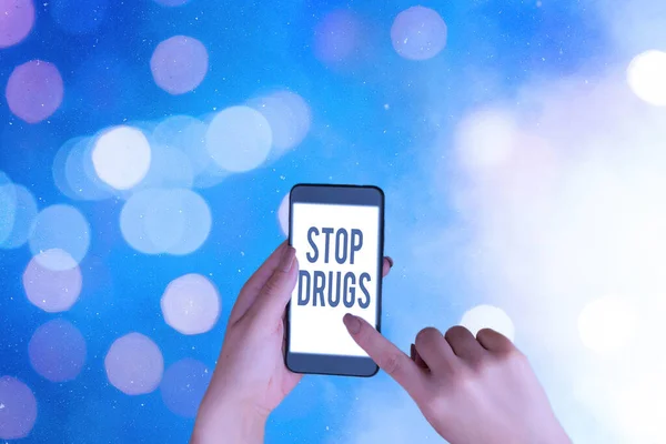Parola che scrive testo Stop alle droghe. Concetto imprenditoriale per porre fine alla dipendenza da sostanze come l'eroina o la cocaina . — Foto Stock