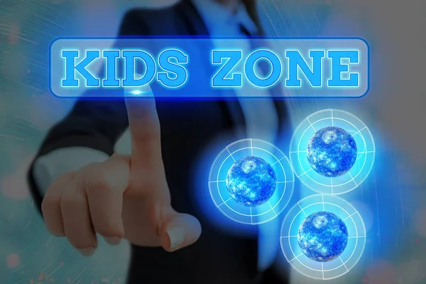 Tekst pisma do Kids Zone. Koncepcja oznaczająca Obszar lub region zaprojektowany w celu umożliwienia dzieciom zabawy i zabawy Elementy tego obrazu dostarczone przez NASA. — Zdjęcie stockowe