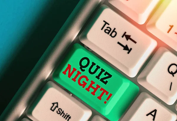 Écriture manuscrite de texte Quiz Night. Concept signifiant soirée test connaissance compétition entre individus . — Photo