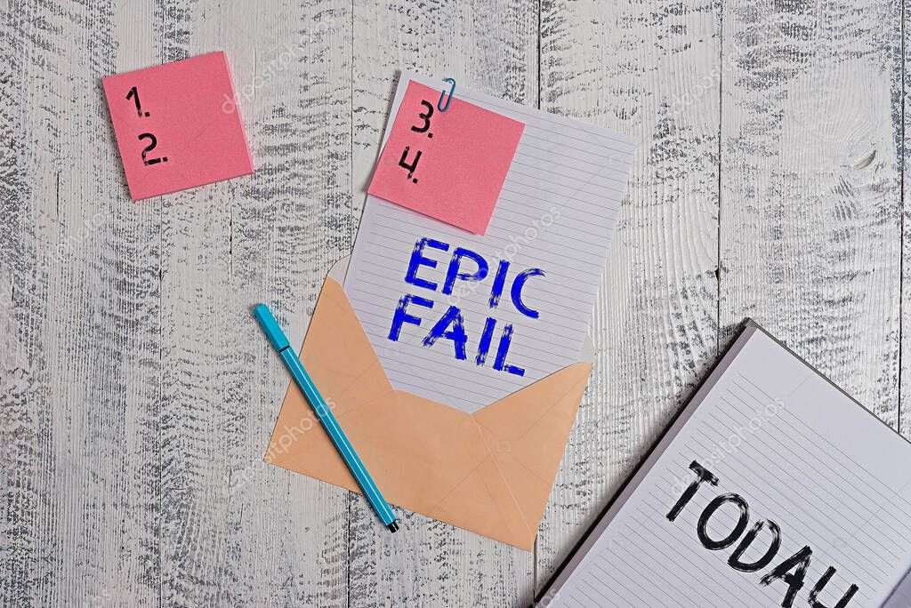 Escribiendo una nota que muestra Epic Fail. Foto de negocios mostrando ...