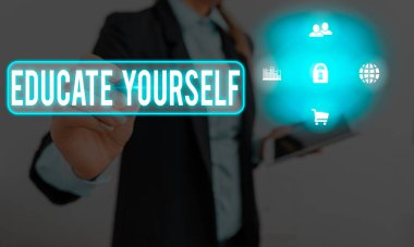 Kendini Eğittiğini gösteren metin işareti. Kavramsal fotoğraf kendinizi ya da birini belirli bir alanda ya da konuda hazırlayın.