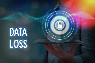 Data Loss 'u gösteren kavramsal el yazısı. Verilerin bozulup silinmesiyle sonuçlanan iş fotoğrafı metni veya olay.
